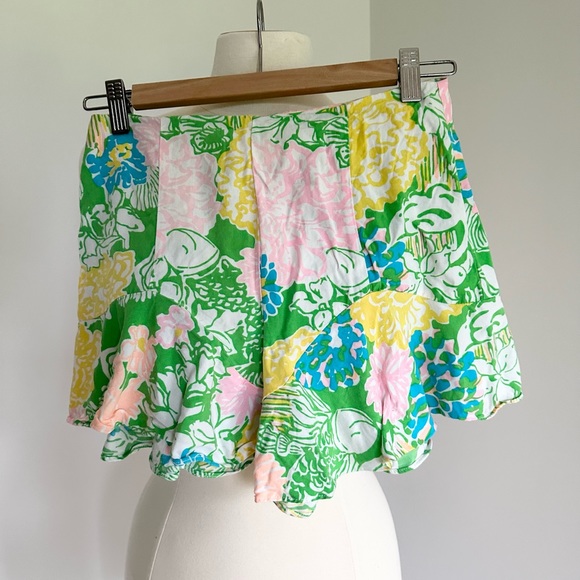 Lilly Pulitzer Hibiscus Stroll Folly Shorts NWOT - Picture 2 of 7